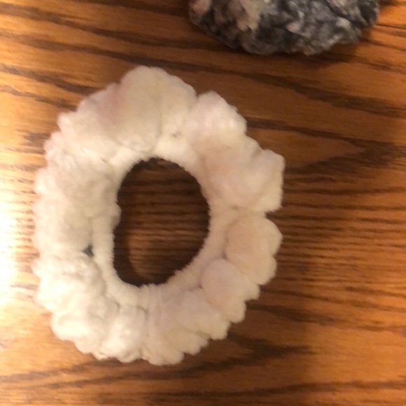 Hair scrunchie - Picture 4 of 4